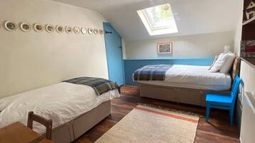 4 bedrooms, desk, iron/ironing board, free WiFi