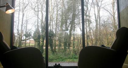 Creatively converted barn in rural hideaway in easy reach of the M4/A40