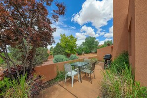 Outdoor dining - Lovely Home w/ Shared Pool - near Arches National Park (Moab)