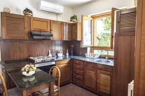 Fridge, oven, freezer - N175 - Numana, two-room apartment with porch (Numana)