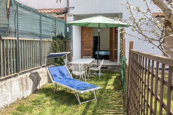 Outdoor dining - N175 - Numana, two-room apartment with porch (Numana)