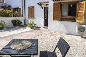 Outdoor dining - N175 - Numana, two-room apartment with porch (Numana)