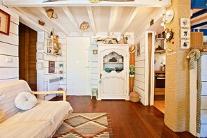 2 bedrooms, iron/ironing board, bed sheets