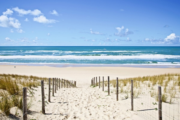 Una spiaggia nelle vicinanze