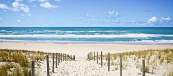 Deuxième ligne : jolie cabane dans les 44 Hectares