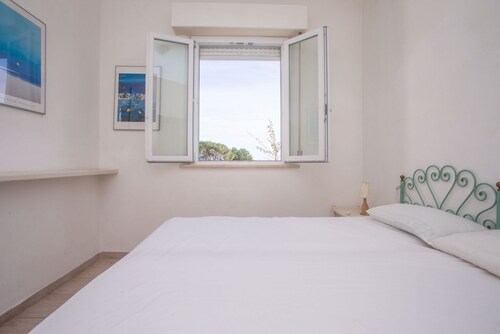 N110 - Numana, villa with garden and sea view