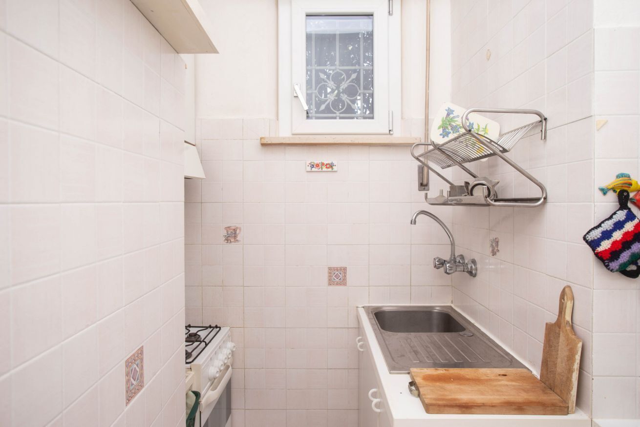 Een koelkast, een oven