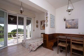 4 bedrooms, bed sheets - N110 - Numana, villa with garden and sea view (Numana)