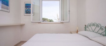 N110 - Numana, villa with garden and sea view