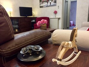 3 habitaciones, escritorio, tabla de planchar con plancha y wifi gratis 