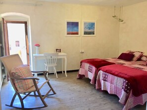 3 bedrooms, desk, iron/ironing board, free WiFi - Can Zoilo, in the heart of the medieval center of Pals. WIFI and Air Ac. FREE. (Pals)