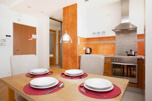 Réfrigérateur, four, plaque de cuisson, lave-vaisselle