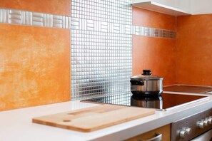 Réfrigérateur, four, plaque de cuisson, lave-vaisselle