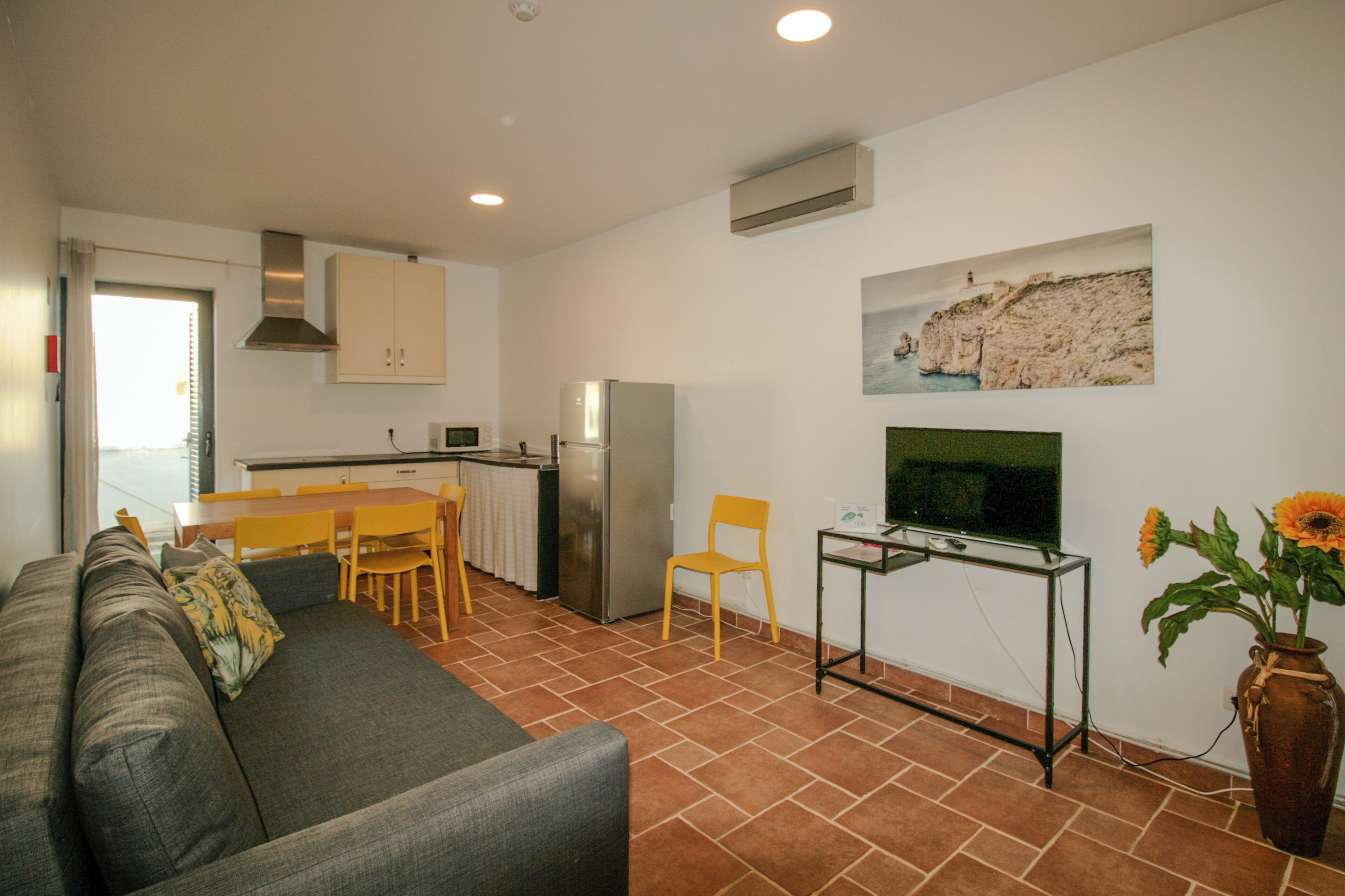 Una Smart TV, libros