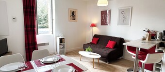 Calm apartment view port Cancale