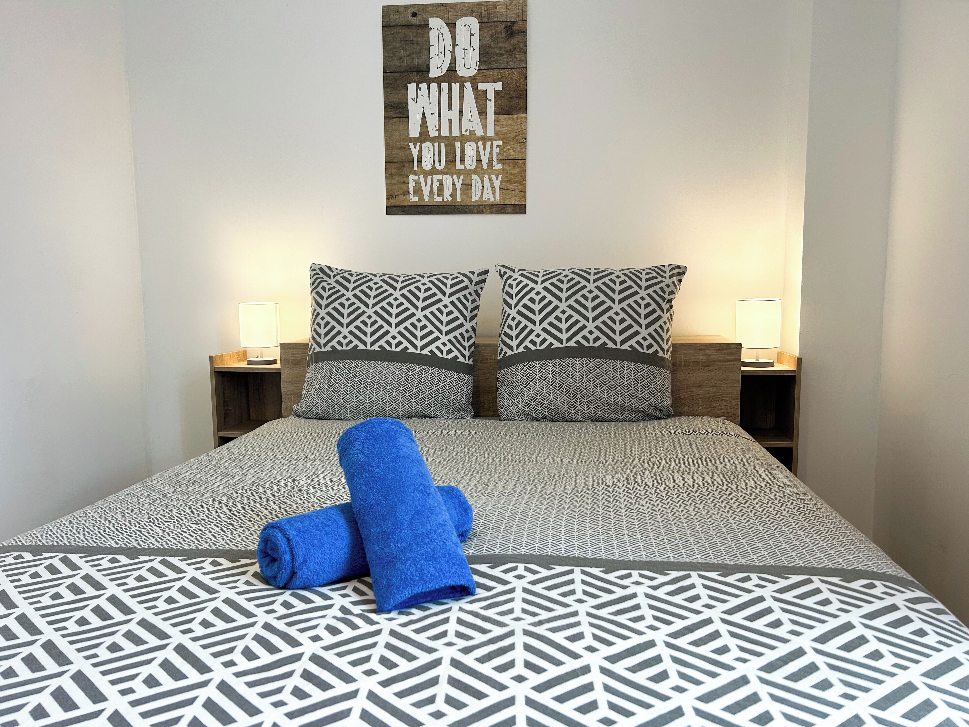 1 bedroom, bed sheets