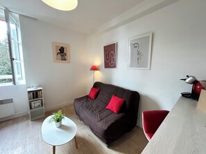 TV - Le Havre du Port - T2, quiet, sleeps 4, near Port (Cancale)