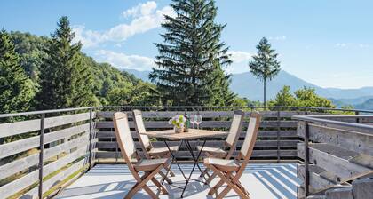 Luxury apartment in a family country house on top of the hill