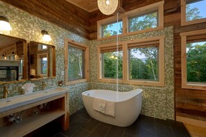 Shower, jetted bath, towels