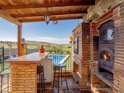 Cubo's Casa Rural Villa Los Mellizos / climbing / Caminito del Rey / private pool