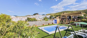 Cubo's Casa Rural Villa Los Mellizos / climbing / Caminito del Rey / private pool