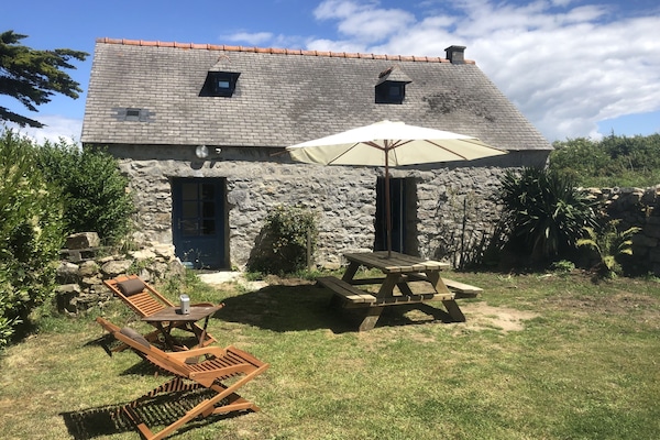 La maison & sa cour (The house and the garden)