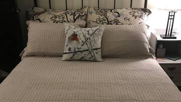 1 bedroom, desk, iron/ironing board, WiFi