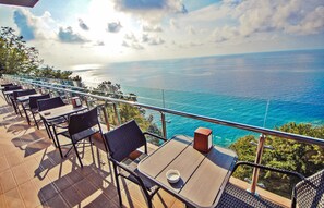 Outdoor dining - Hotel Montana in Sarti (Sarpi)
