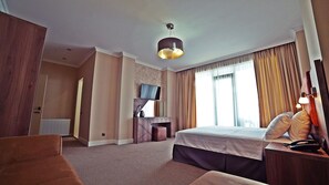 14 bedrooms, in-room safe, desk, iron/ironing board - Hotel Montana in Sarti (Sarpi)