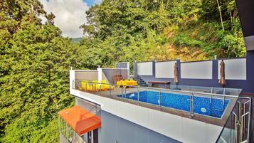 Piscine extérieure, piscine chauffée