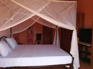 6 bedrooms, iron/ironing board, travel cot, free WiFi