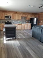 Apartamento Confort, 1 habitación, vistas al río | Cocina privada | Frigorífico, microondas y cafetera o tetera