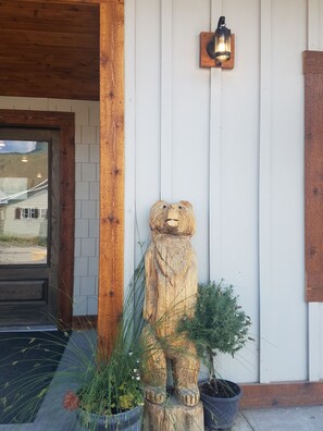 Front of property - 406 Lodge (Gardiner)