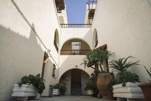 Exterior - EN LEFKO - A white holiday haven by the sea. The ideal place for a relaxing stay. (Sitia)