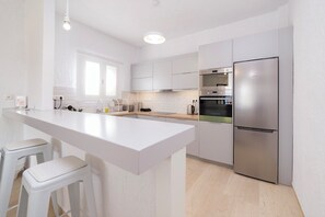 Fridge, microwave, oven, stovetop