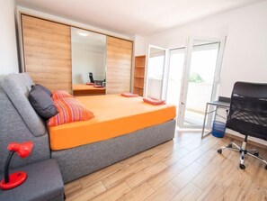 4 bedrooms, free Internet