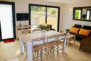 Dining - BEACH 30 m, 3 bedrooms, 2 WC, Garden,Private Parking,electricity, water included (Barneville-Carteret)