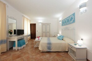1 bedroom, free Internet - B&B treatment in La Maddalena, Sardinia (La Maddalena)