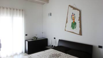 3 Schlafzimmer, Schreibtisch, schallisolierte Zimmer