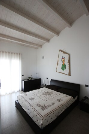 3 quartos, escrivaninha, quartos à prova de som