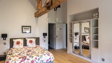 5 chambres, coffres-forts dans les chambres, fer et planche Ă repasser