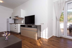 雪櫃、微波爐、爐具、咖啡機/沖茶器