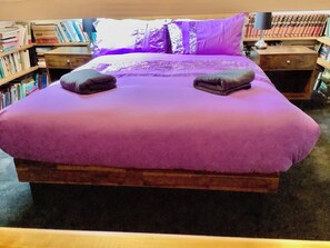 1 Schlafzimmer, Schreibtisch, Bügeleisen/Bügelbrett, Reisekinderbett