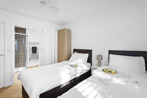 2 chambres, fer et planche à repasser, accès Internet, draps fournis