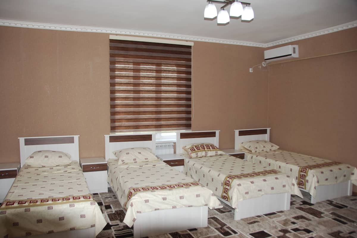 Dormitório compartilhado, em dormitório misto (4 guests) | Cortinas blackout, ferros/tábuas de passar roupa, Wi-Fi de cortesia
