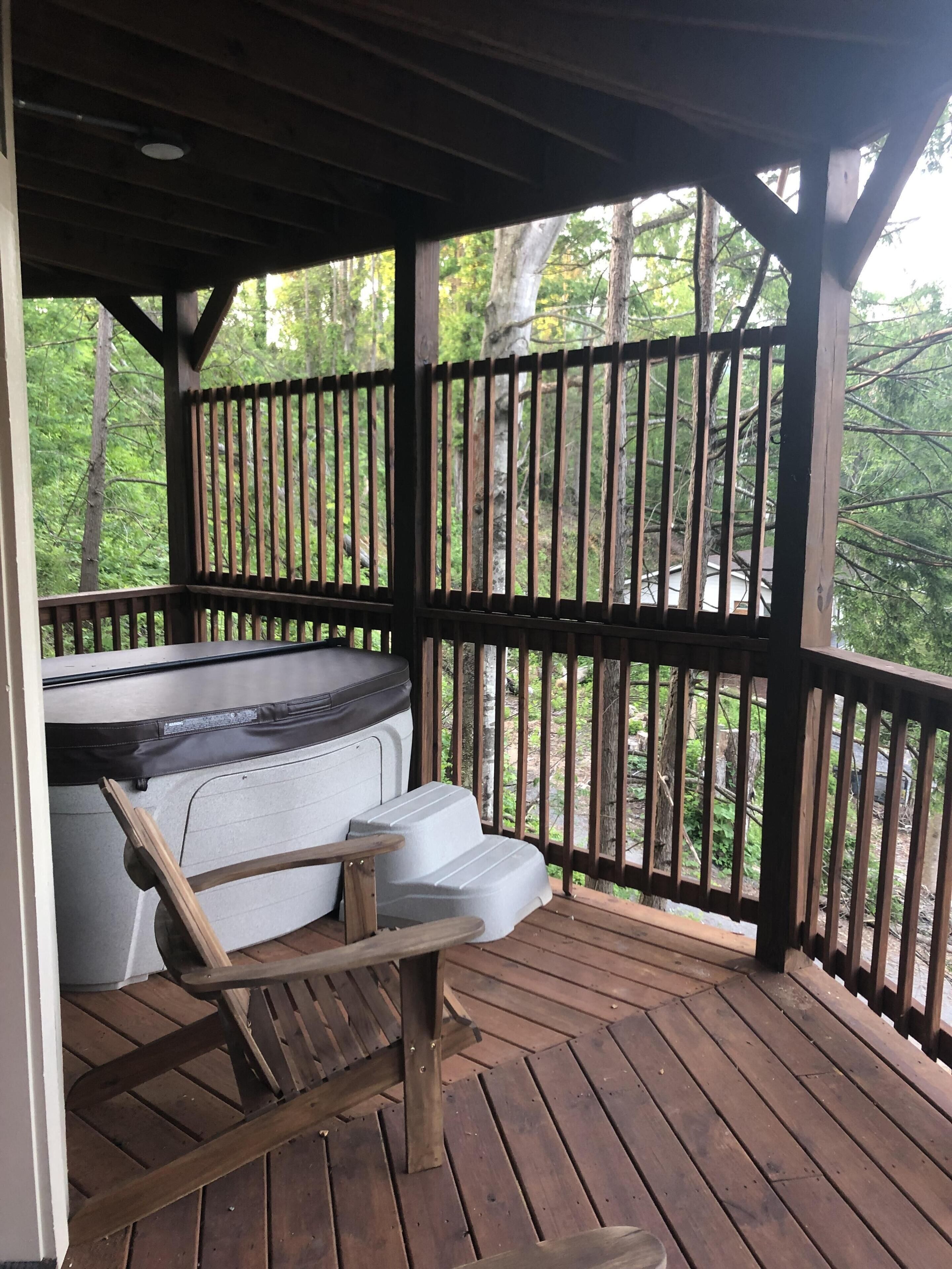 New Downtown Cabin with Hot Tub!