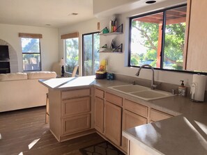 Fridge, microwave, oven, dishwasher - SUMMER SPECIAL - 20% OFF - SLEEPS 13 (Albuquerque)