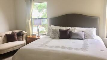 4 habitaciones, escritorio, tabla de planchar con plancha y wifi