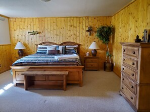 2 bedrooms, iron/ironing board, travel cot, free WiFi - Newly Listed!!  Yellowstone Mountain View (Emigrant)