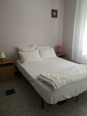 1 habitación, tabla de planchar con plancha y wifi gratis 